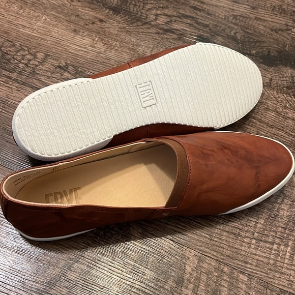 NEW! Frye Melanie slip on leather sneaker - cognac - Picture 4 of 8